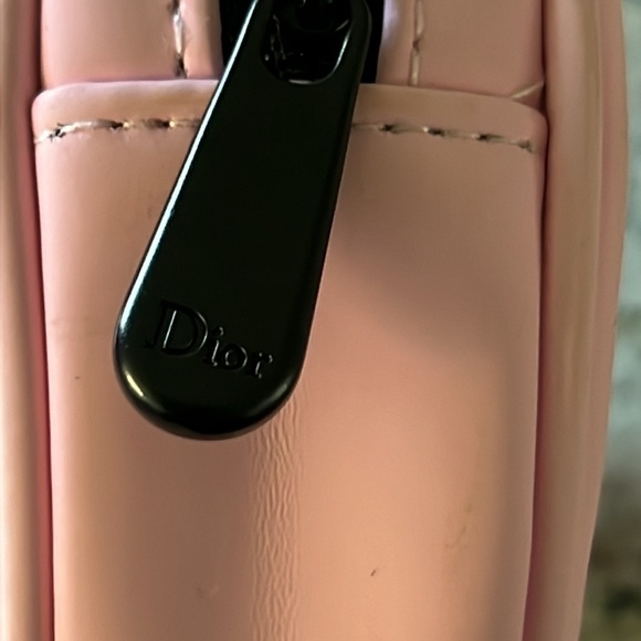 Dior round pink makeup bag - Picture 10 of 13